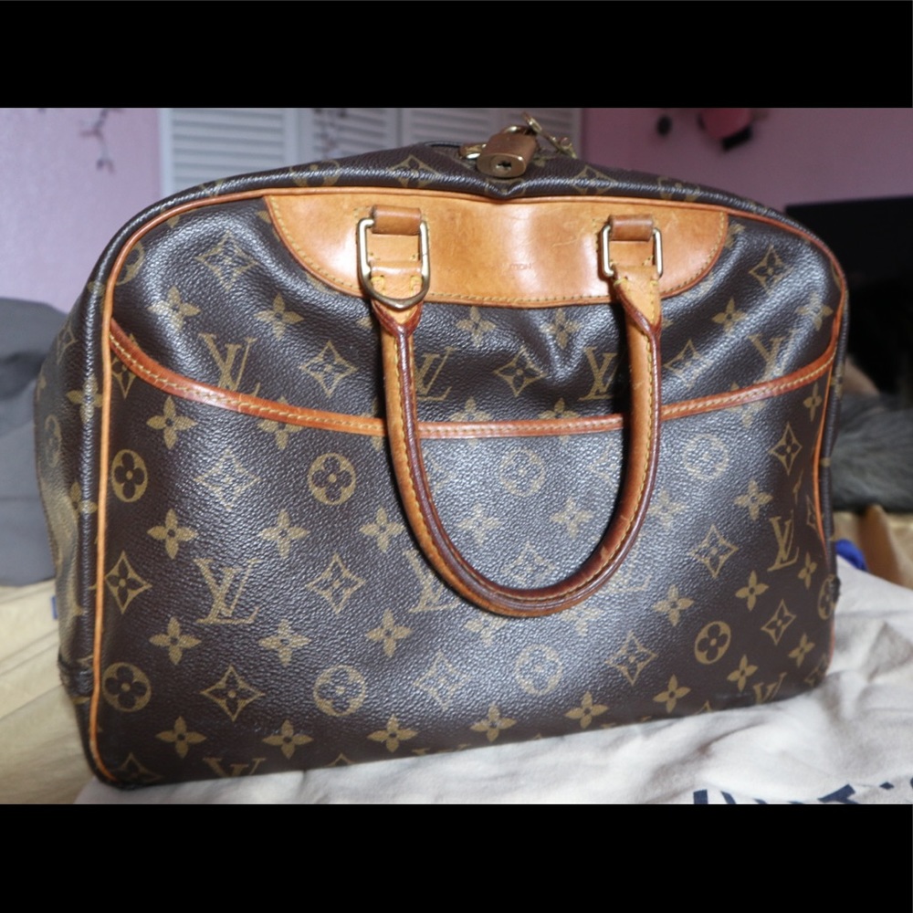 Louis Vuitton Deauville Monogram Satchel